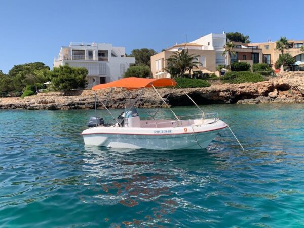 Mallorca Rental & Sail. Alquiler de barcas con y sin licencia en Mallorca. Disfruta de un verano diferente costeando las mejores playas de las Islas Baleares. Información y reservas al teléfono: 655 200 859