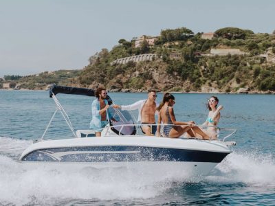 Mallorca Rental & Sail. Alquiler de barcas con y sin licencia en Mallorca. Disfruta de un verano diferente costeando las mejores playas de las Islas Baleares. Información y reservas al teléfono: 655 200 859